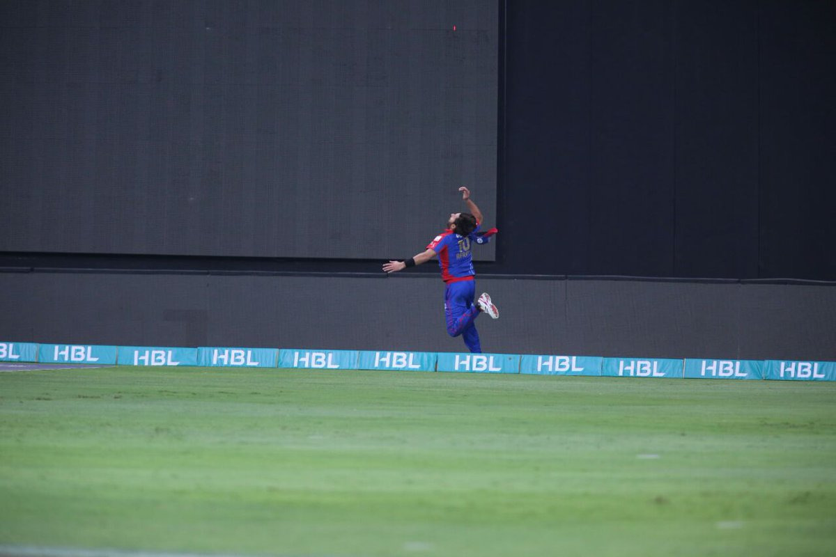 37 साल के अफरीदी का कैच देख आप भी हो जाएंगे हैरान!