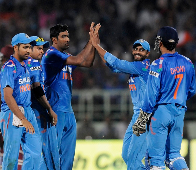 कोच ने कहा- वनडे में वापसी की उम्मीद न छोड़ें अश्विन,जडेजा