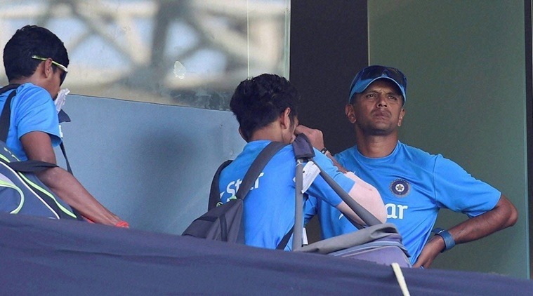 rahul dravid does it again and wins praise from pakistan u 19 management for his warm gesture U-19: पाकिस्तानी ड्रेसिंग रूम में जाकर राहुल द्रविड़ ने की खिलाड़ियों की हौसलाअफज़ाई