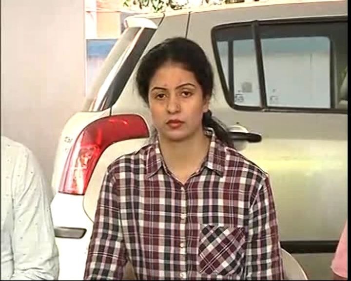 पत्नी हसीन जहां का नया हमला, 'मोबाइल खो जाने के बाद बदल गया शमी का बर्ताव'