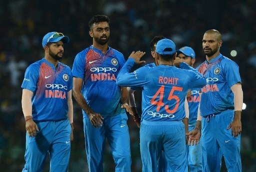 INDvSL: बारिश के खलल के बाद भारत ने टॉस जीतकर चुनी पहले गेंदबाज़ी
