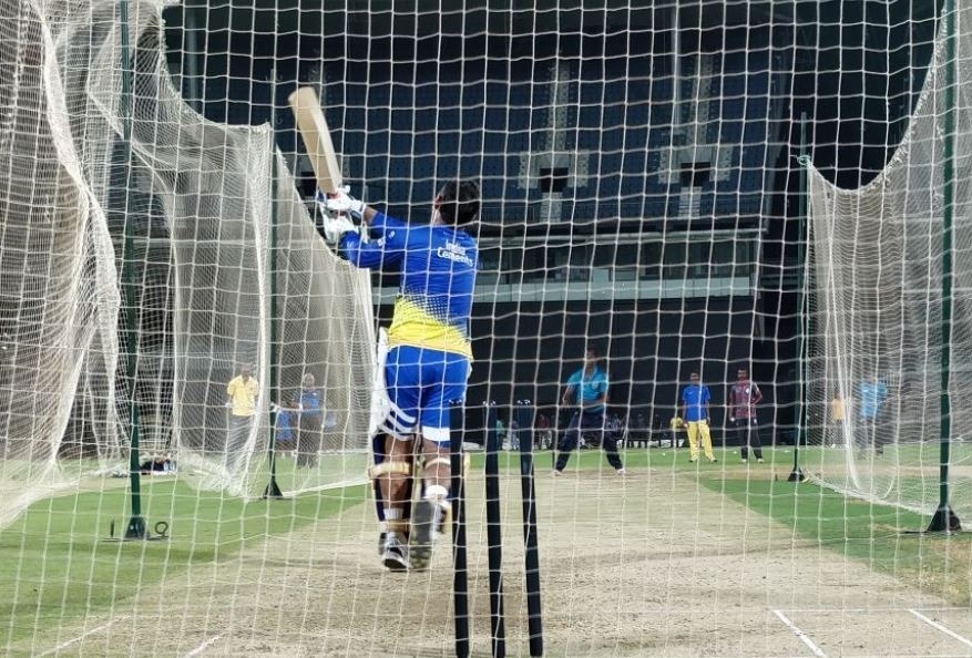 WATCH: आईपीएल से पहले नेट प्रेक्टिस में धोनी ने दिखाया बल्ले का दम