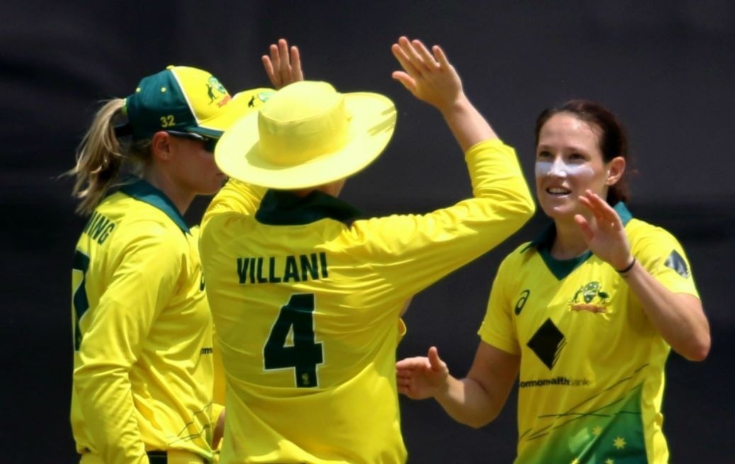 india women vs australia women t20 tri series india suffer 36 run loss to australia INDWvsAUSW: मेगान स्कट की हैट्रिक से जीता ऑस्ट्रेलिया, फाइनल की दौड़ से बाहर हुआ भारत