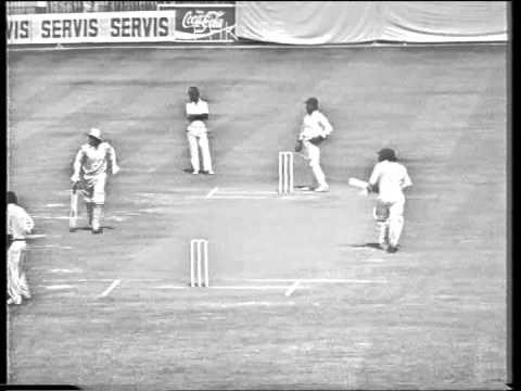 bishan bedi calling off his batsmen against pakistan in the sahiwal odi in 1978 1978 में भारतीय टीम ने भी बांग्लादेश की तरह मैदान से कर दिया था 'वॉक-आउट'