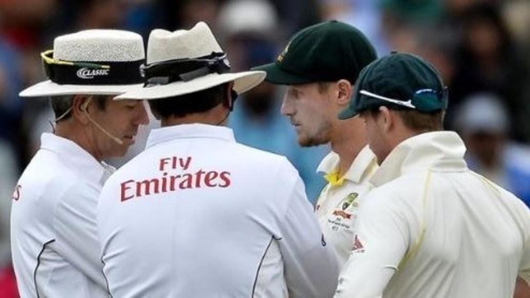 umpires speak to cameron bancroft about working on ball बॉल टेम्परिंग के मामले में फंस सकते हैं कैमरन बैनक्राफ्ट