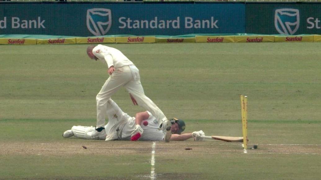 lyon and warners indecent behavior after ab run out attracts criticism WATCH: मैदान पर एबी डीविलियर्स के रन-आउट के जश्न पर लायन-वॉर्नर की हो रही है आलोचना