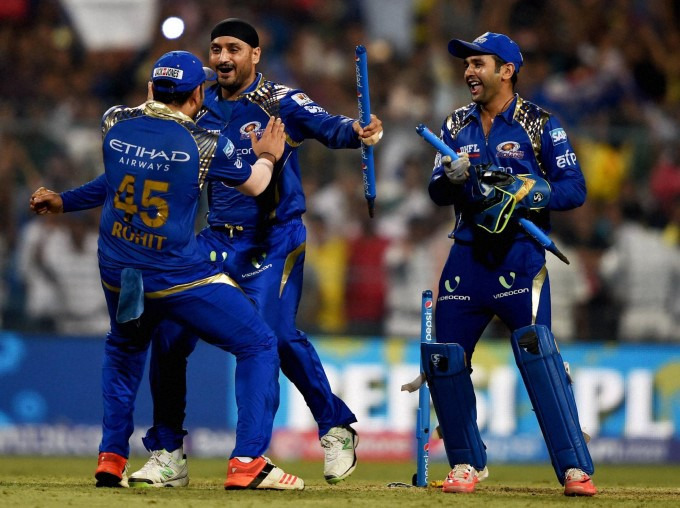 IPL 2018: मुकाबला शुरू होने से पहले रोहित शर्मा को आई पुराने साथी की याद ipl 2018 mumbai indians vs chennai super kings rohit sharma harbhajan singh IPL 2018: मुकाबला शुरू होने से पहले रोहित शर्मा को आई पुराने साथी की याद