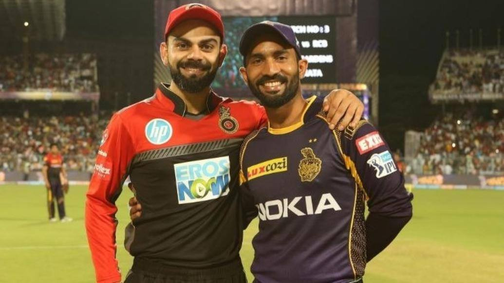 rcb vs kkr kolkata knight riders win the toss and elect to field first RCB vs KKR: केकेआर ने टॉस जीतकर आरसीबी को दिया पहले बल्लेबाजी का न्योता