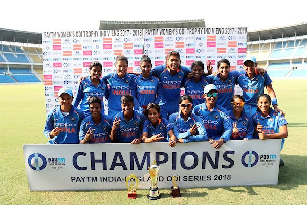 with a 8 wicket win over england in the 3rd odi india clinch the three match paytm odi series 2 1 indveng मिताली की रिकॉर्ड पारी, इंग्लैंड को रौंदते हुए भारत ने सीरीज अपने नाम किया