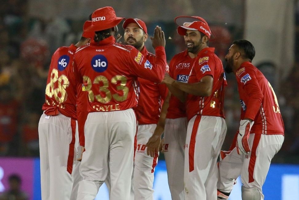 kings xi punjab beat chennai super kings by 4 runs in ipl 2018 KXIPvCSK: 'सुपर एनकाउंटर' में पंजाब ने मैच जीता, धोनी ने दिल