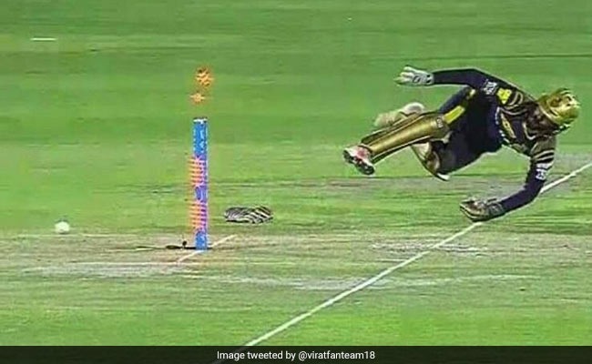 WATCH: हवा में उछलकर दिनेश कार्तिक ने की धोनी जैसी स्टम्पिंग ipl 2018 dinesh karthik stumps ajinkya rahane in dhoni style WATCH: हवा में उछलकर दिनेश कार्तिक ने की धोनी जैसी स्टम्पिंग