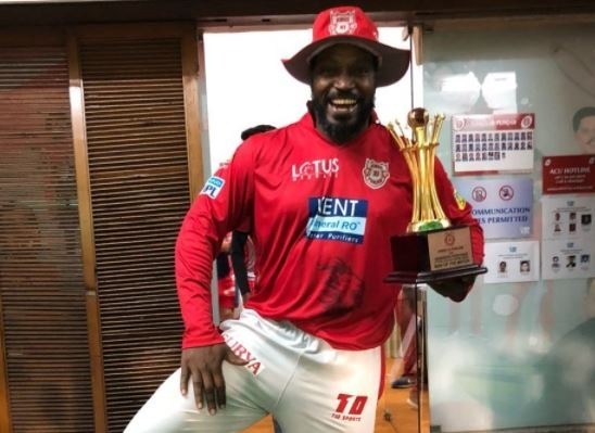 yoga and massage are the secret of my innings chris gayle IPL 2018: योग और मसाज के कमाल से गेल ने सीजन-11 में जड़ा पहला शतक