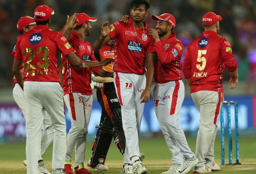 srh vs kxip kings xi punjab restrict sunrisers hyderabad to 1326 at hyderabad SRH vs KXIP: अंकित राजपूत का 'पंच', पंजाब ने सनराइजर्स को 132 पर रोका