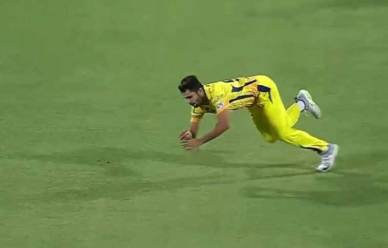 WATCH: अपनी गेंद पर शार्दुल ठाकुर ने एक हाथ से लपका बेहतरीन कैच