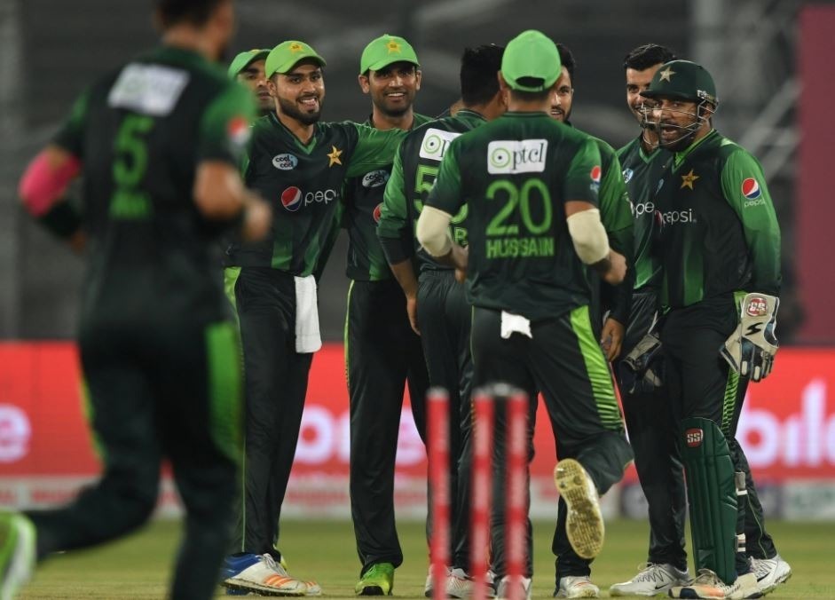 azam talat help pakistan thrash west indies and seal series PAKvsWI: बाबर आजम के तूफान में उड़ा वेस्टइंडीज, दूसरे टी-20 मुकाबले में पाकिस्तान ने दर्ज की धमाकेदार जीत