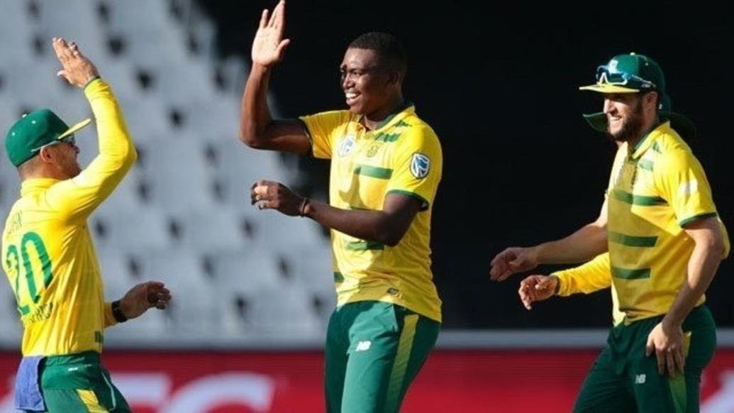 पिता के निधन की वजह से वतन लौटेगा सीएसके का स्टार गेंदबाज़