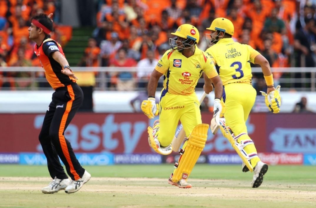 ipl 2018 chennai super kings set 183 runs target against sunrisers hyderabad CSK vs SRH: सीएसके ने हैदराबाद को दिया 183 रनों का चुनौतीपूर्ण लक्ष्य