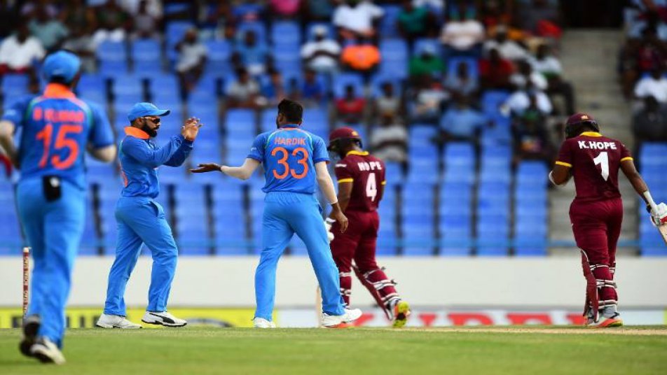 दीपिका पल्लीकल को पूल में नहाते देख हार्दिक पांड्या ने किया ये ‘कमेंट’!