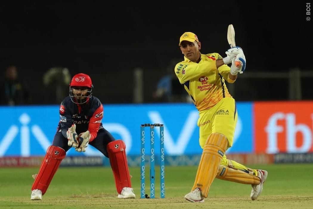 ipl 2018 ms dhoni can make life tough for any captain says faf du plessis फाफ डुप्लेसिस ने की धोनी की जमकर तारीफ कहा- 'किसी भी गेंदबाज की धुनाई कर सकते हैं'