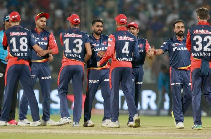 14 में से नौ मुकाबले गंवाकर आईपीएल सीज़न 11 से बाहर हुई दिल्ली की टीम में सबकुछ ठीक नहीं है. खासकर गौतम गंभीर और कोच रिकी पॉन्टिंग के बीच.