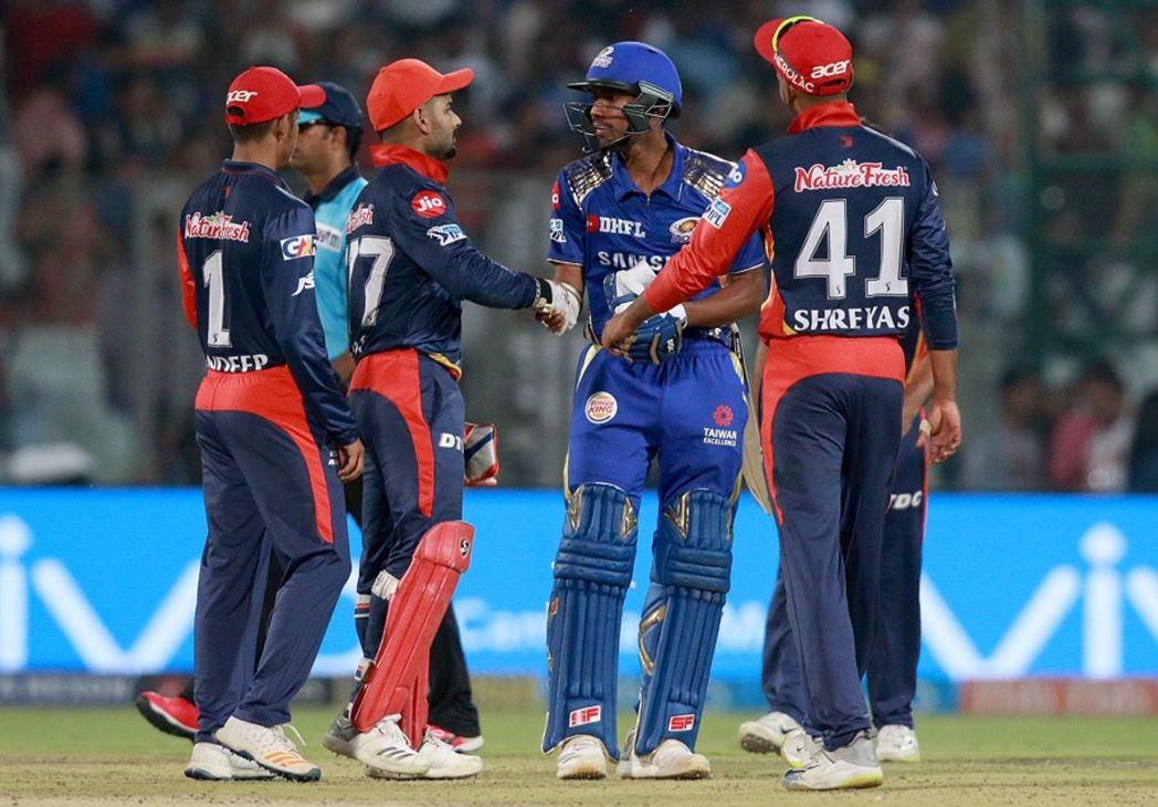 हार्दिक पांड्या के खराब शॉट पर भड़क उठी चीयरलीडर, दिया ऐसा रिएक्शन