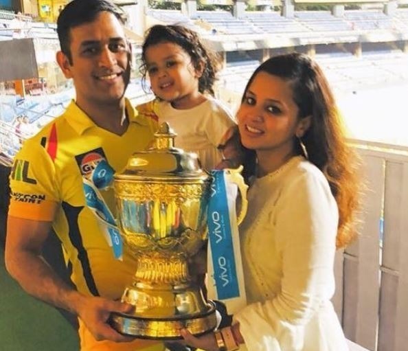 धोनी ने खुद बताया, जीत के बाद ट्रॉफी नहीं बल्कि ज़ीवा ने की 'ये' डिमांड