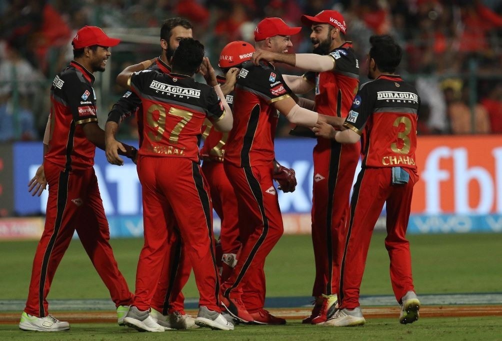 RCBvSRH: आखिरी ओवर में हैदराबाद से जीत छीन आरसीबी की उम्मीदें फिर हुई ज़िंदा