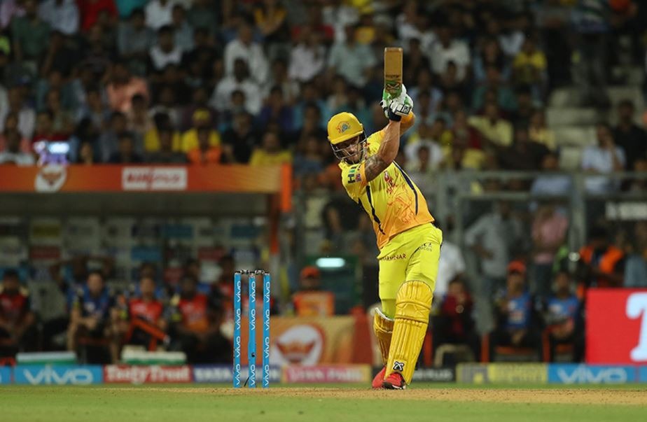 अंतिम ओवर में हैदराबाद के पास मैच बचाने के लिए 6 रन थे. लेकिन डूप्लेसी ने भुवनेश्वर के ओवर की पहली गेंद को छह रनों के लिए पहुंचाकर टीम को आसानी से जीत दिला दी.