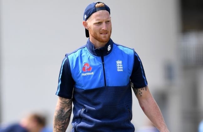 sam curran called up as cover for ben stokes after hamstring scare इंग्लैंड को लग सकता है बड़ा झटका, दूसरे टेस्ट से पहले चोटिल हुए बेन स्टोक्स