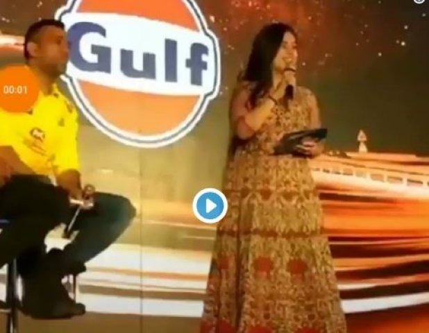 dhoni revels about his first crush see video here धोनी ने बताया कैसे आंख बंदकर लगा सकते हैं छक्का!