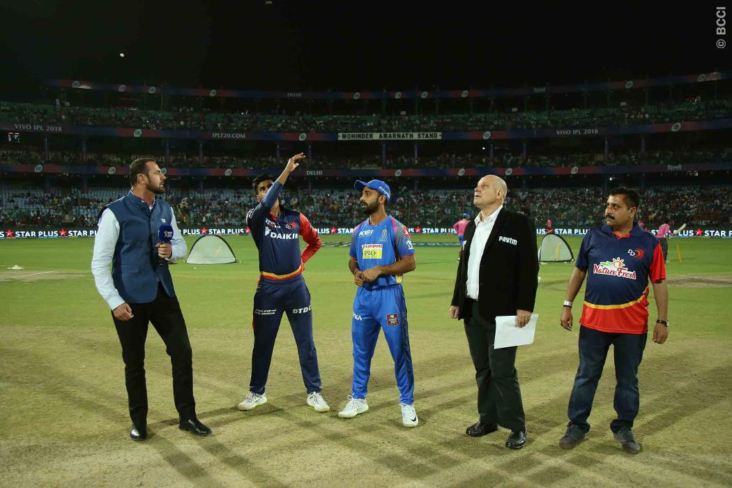 ipl 2018 match 32 dd vs rr toss report DD vs RR: दिल्ली की बल्लेबाजी से पहले बारिश ने दिखाया अपना खेल,18 ओवर का हुआ मुकाबला