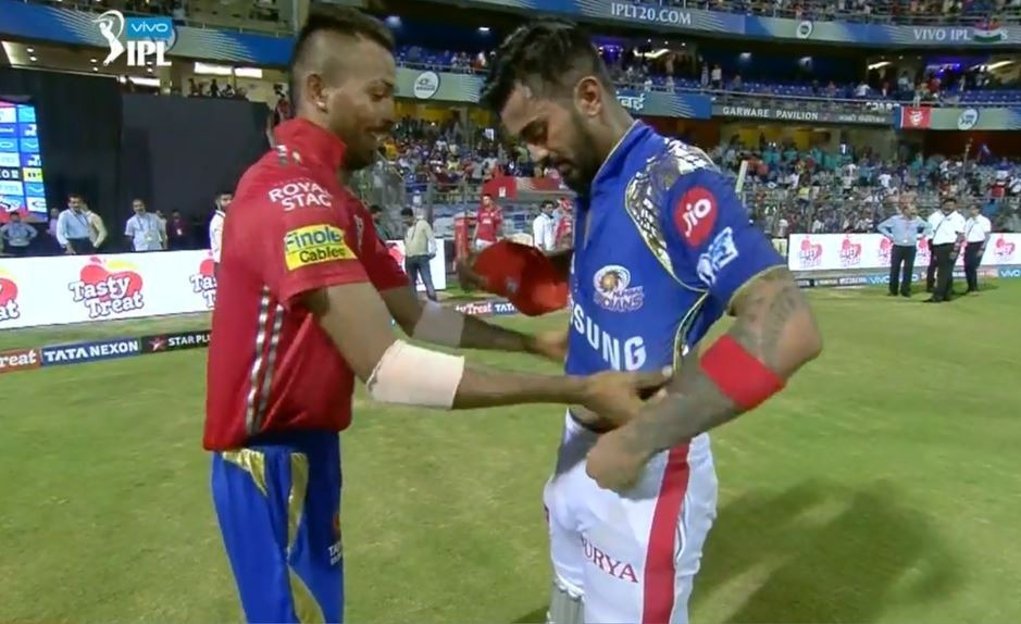 मैच हारने के बाद राहुल को मुंबई की जर्सी में देख चौक गए फैन, वजह है दिलचस्प