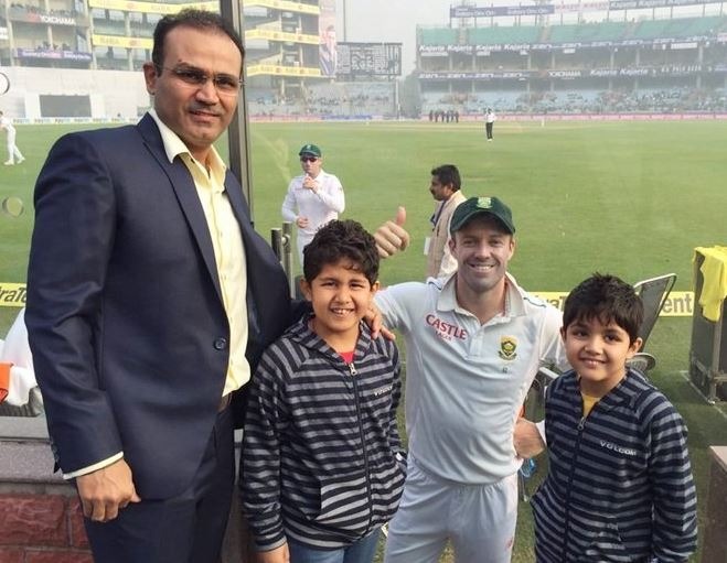 सहवाग ने अपने ट्विटर हैंडल पर लिखा , ‘‘ दुनिया के सबसे पसंद किये जाने वाले क्रिकेटर डिविलियर्स को शानदार करियर के लिये बधाई. आपके बिना अंतरराष्ट्रीय क्रिकेटर में खालीपन पैदा हो जायेगा , लेकिन दुनिया भर के क्रिकेट प्रशंसकों में आप लोकप्रिय बने रहोगे. ’’
