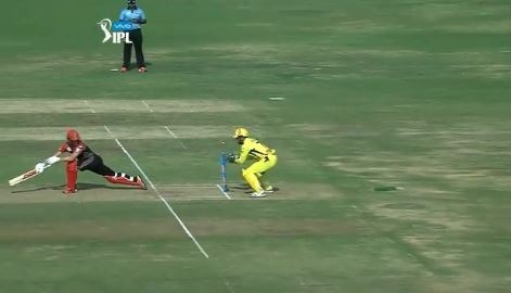 IPL 2018: धोनी की फुर्ती के आगे चकमा खा गए एबी डिविलियर्स