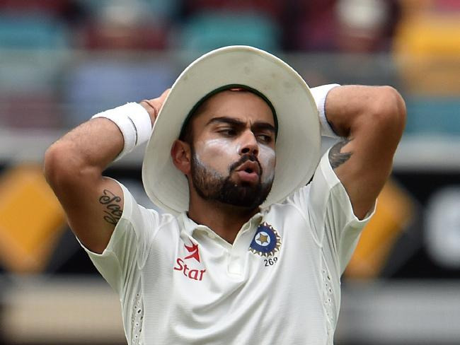 virat kohli will not play for surrey after suffering a neck injury playing for rcb इंग्लैंड दौरे से पहले भारतीय टीम को झटका, कोहली हुए चोटिल, नहीं खेलेंगे काउंटी क्रिकेट