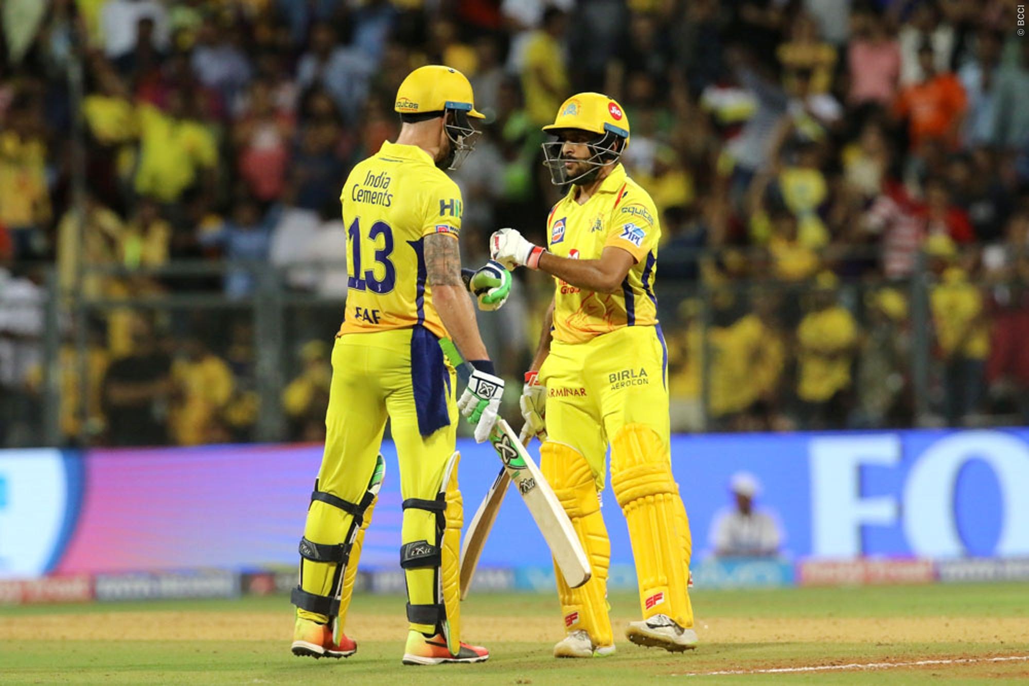 इस ओवर के बाद चेन्नई को जीत के लिए 12 गेंदों पर 23 रनों री दरकार थी और क्रीज़ पर डूप्लेसी का साथ देने के लिए शार्दुल ठाकुर आ गए थे. उन्होंने कौल के ओवर की पहली दोनों गेंदों पर चौका लगाया और हैदराबाद की उम्मीदों को लगभग धराशायी कर दिया.