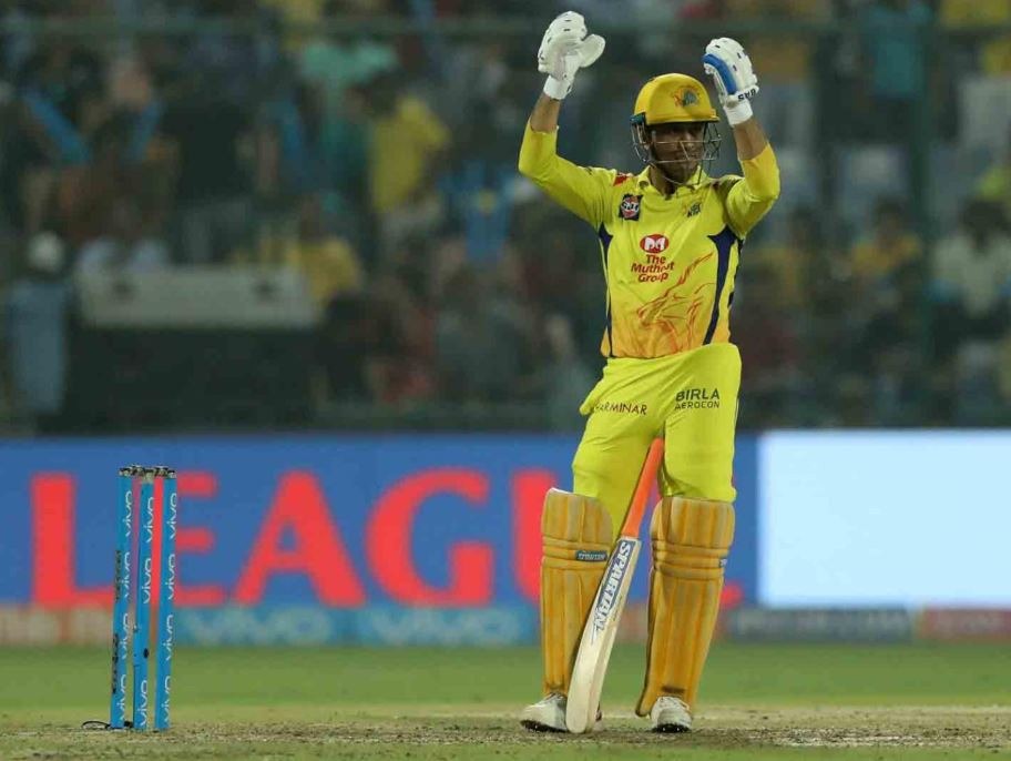 इसके साथ ही लक्ष्य का पीछा नहीं कर पाने पर धोनी ने कहा, 'दूसरे हाफ में विकेट बल्लेबाज़ी के लिए मुश्किल हो गया था. साथ ही दिल्ली के गेंदबाज़ों ने बेहतरीन गेंदबाज़ी की.'