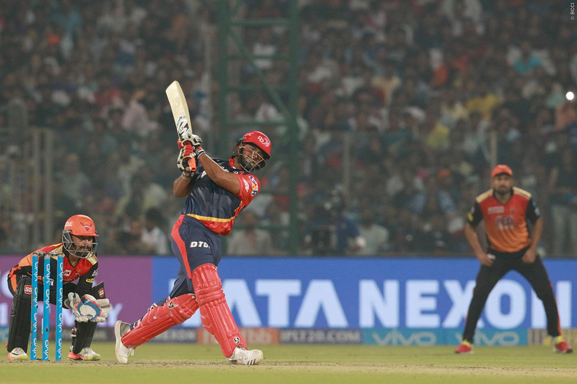 ऑरेंज कैप के रेस में पंत इस वक्त सबसे आगे हैं. पंत ने अब तक के खेले 12 मुकाबलों में 52.90 की धमाकेदार औसत से 582 रन बनाए हैं. इस दौरान उन्होंने नाबाद 128 रनों की धमाकेदार पारी भी खेली.