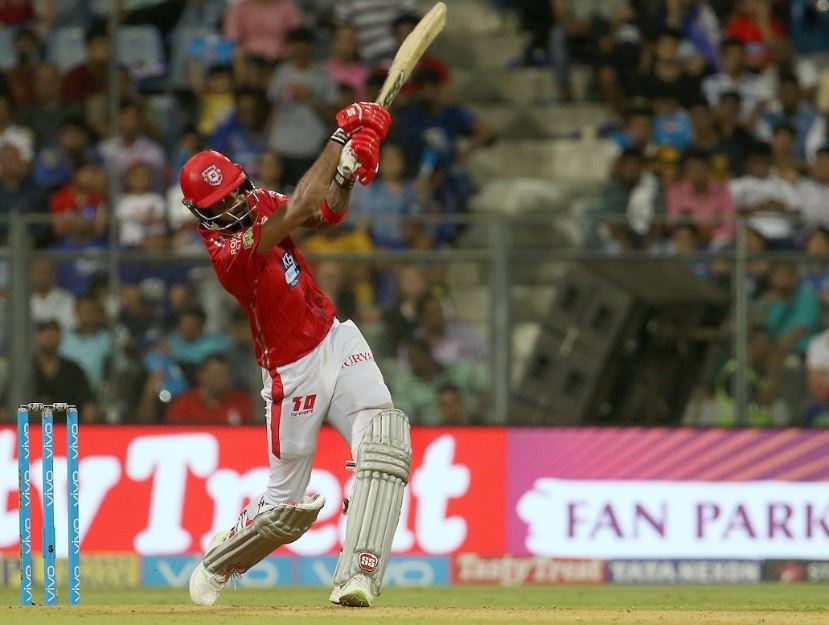 मैच हारने के बाद राहुल को मुंबई की जर्सी में देख चौक गए फैन, वजह है दिलचस्प