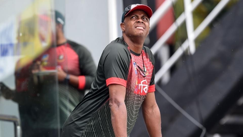 courtney walsh to continue as bangladesh head coach कर्टनी वाल्श बने रहेंगे बांग्लादेश के अंतरिम कोच