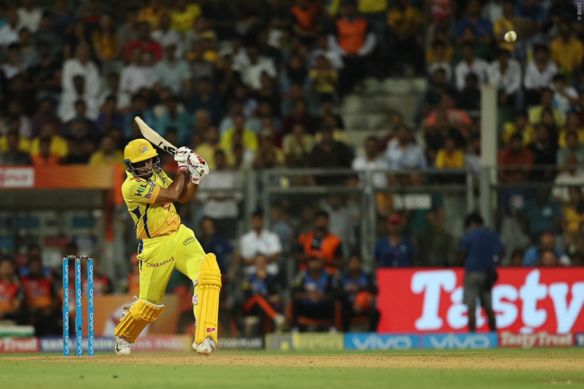 ओवर की आखिरी गेंद पर भी शार्दुल के चौके के साथ चेन्नई के लिए मुकाबला बिल्कुल आसानी से पक्ष में हो गया.