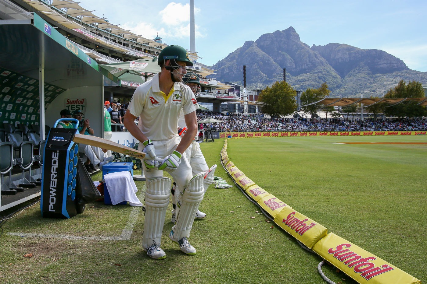 बैन के बावजूद क्रिकेट के मैदान पर उतरे कैमरन बैनक्राफ्ट