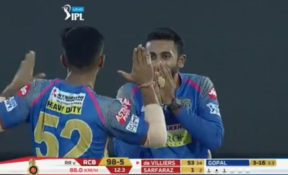 डीविलियर्स का विकेट चटकाकर श्रेयस गोपाल को नहीं हुआ यकीन, दिया ऐसा रिएक्शन