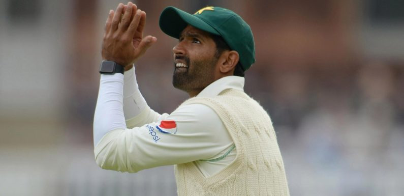 अब स्मार्ट वॉच के कारण विवादों में आए पाकिस्तानी खिलाड़ी, आईसीसी ने जारी किए निर्देश england vs pakistan first test two pakistani player smart watch icc अब स्मार्ट वॉच के कारण विवादों में आए पाकिस्तानी खिलाड़ी, आईसीसी ने जारी किए निर्देश