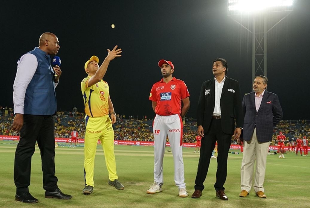 ms dhoni won the toss for 9 times in this season of ipl IPL 11: इस मामले में सब पर भारी पड़े हैं 'किस्मत के धनी' धोनी