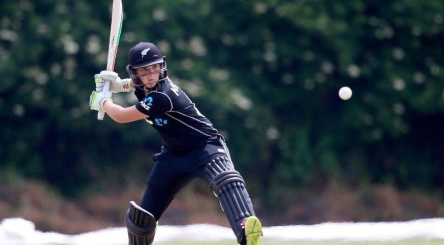 new zealand amelia kerr slams the highest individual score in womens cricket न्यूजीलैंड की एमीलिया ने बनाया एक पारी में सबसे ज्यादा रन बनाने का रिकॉर्ड