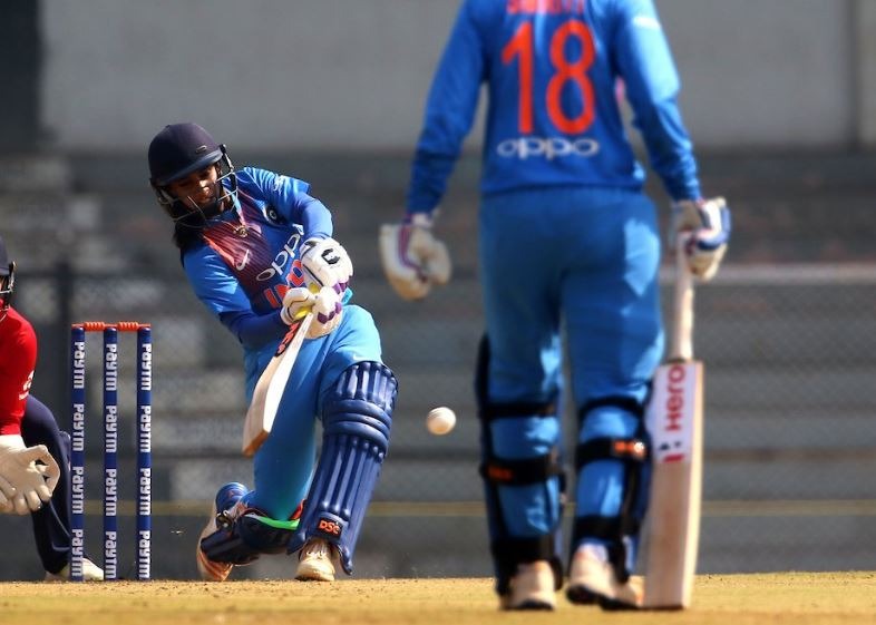 उन्होंने अपनी 71वीं पारी ये मकाम हासिल किया. अंतराष्ट्रीय टी20 क्रिकेट में अब उनके नाम 2015 रन हैं. जिनमें 14 अर्धशतक भी शामिल हैं. इस दौरान मिताली का बल्लेबाज़ी औसत 38 का रहा.