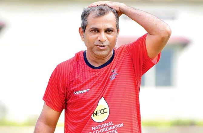 sameer dighe quits as mumbai coach after one year एक सीजन बाद ही समीर दिघे ने छोड़ा मुंबई का साथ