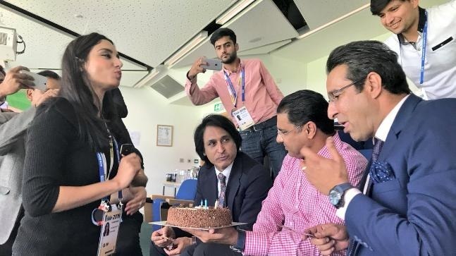 रमज़ान के महीने में दिग्गज क्रिकेटरों को केक काटना पड़ा भारी, मांगनी पड़ी माफी