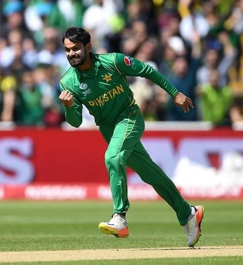 mohammad hafeez recalled into national side after clearing bowling action जिम्बाब्वे दौरे के लिये हफीज की पाकिस्तान टीम में वापसी